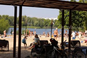 Врач Буланов рассказал, кому загорать строго противопоказано